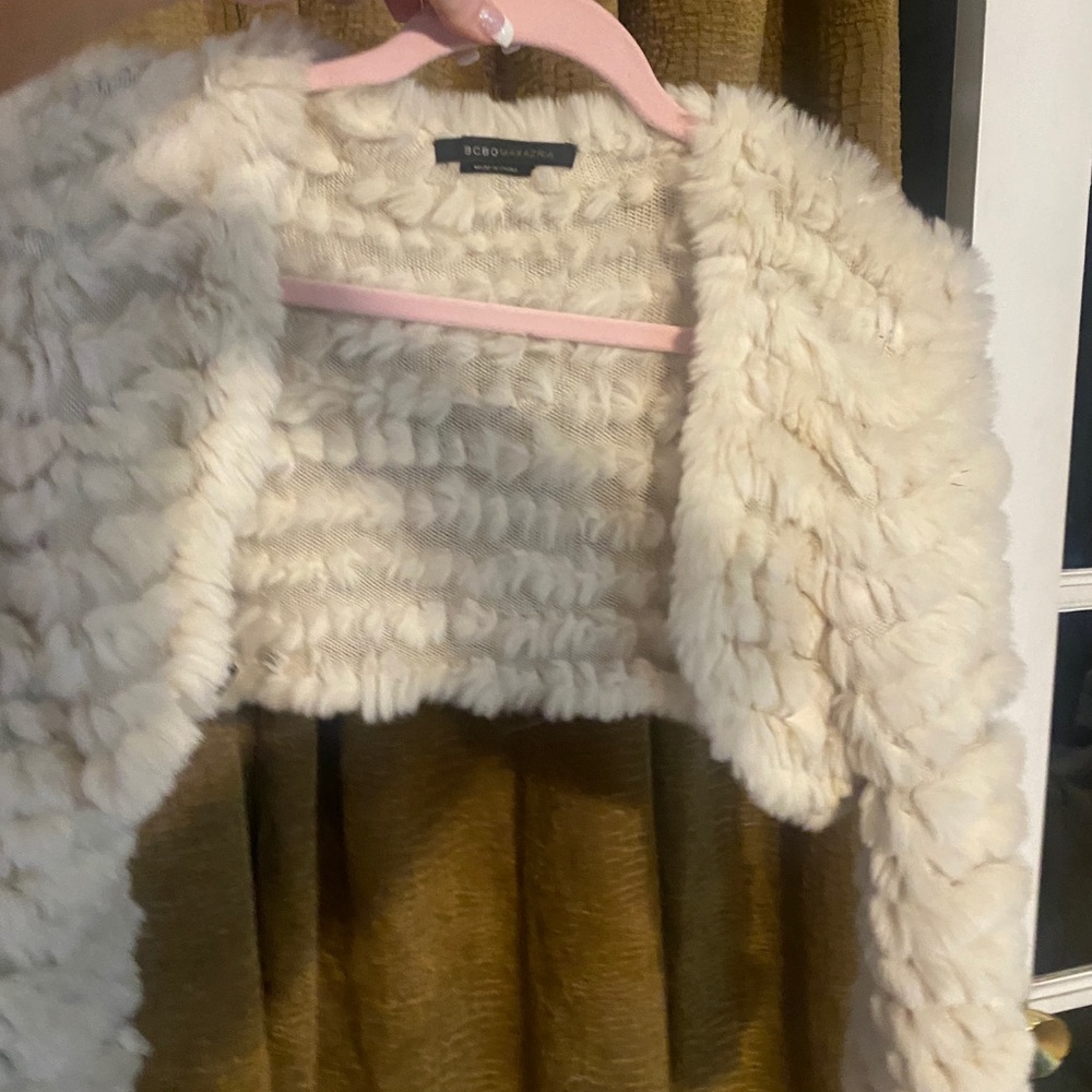 BCBG Real Rabbit fur shall - Picture 4 of 4